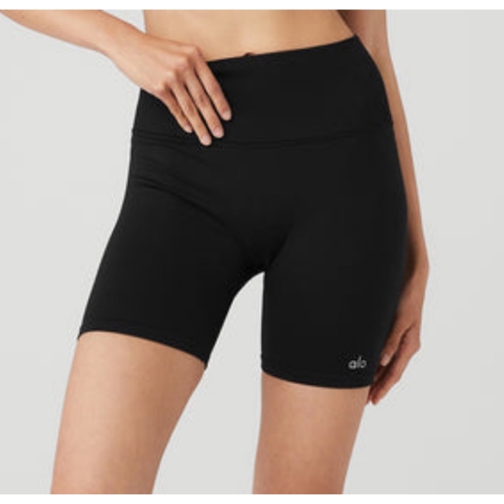 Alo Ribbed Biker Shorts
